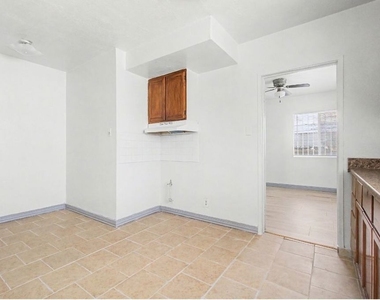 12015 S Willowbrook Avenue - Photo Thumbnail 7