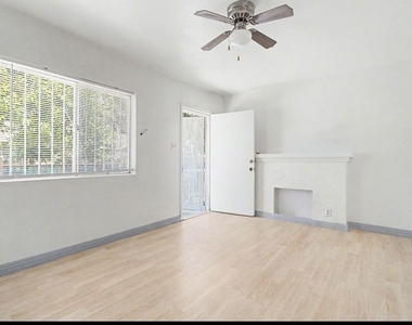 12015 S Willowbrook Avenue - Photo Thumbnail 5