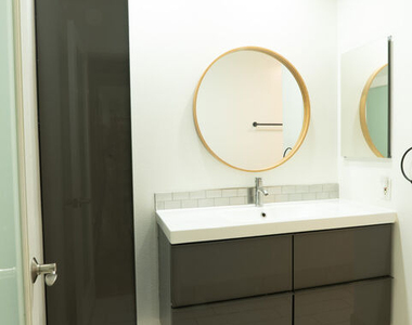 740 N Kings Road - Photo Thumbnail 10