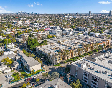740 N Kings Road - Photo Thumbnail 15