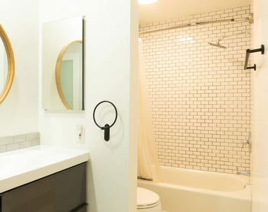 740 N Kings Road - Photo Thumbnail 11