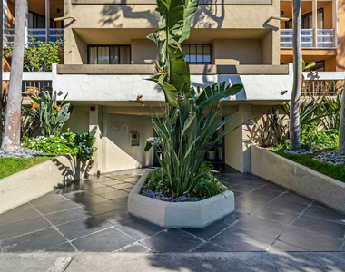740 N Kings Road - Photo Thumbnail 16