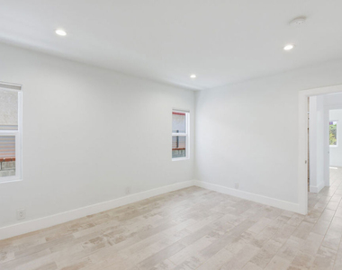 869 Warren Avenue - Photo Thumbnail 28