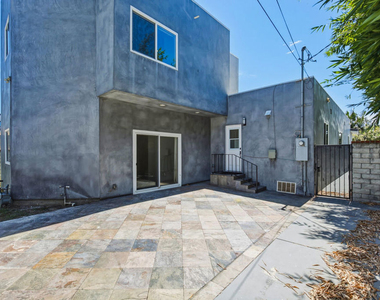 869 Warren Avenue - Photo Thumbnail 16