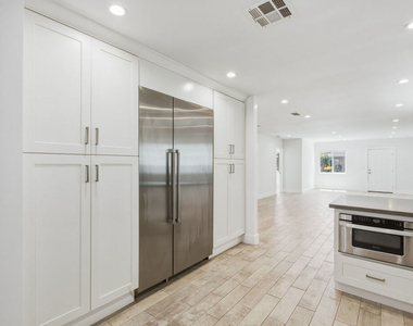 869 Warren Avenue - Photo Thumbnail 25