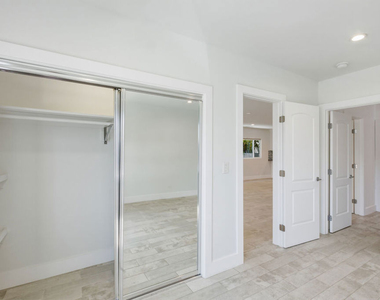 869 Warren Avenue - Photo Thumbnail 27