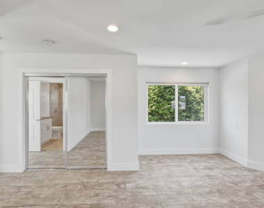 869 Warren Avenue - Photo Thumbnail 31