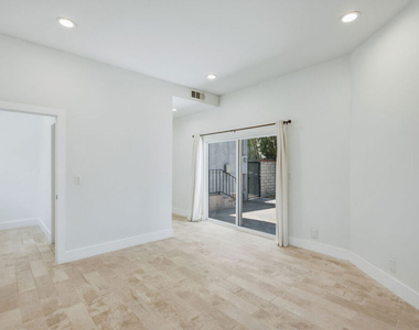 869 Warren Avenue - Photo Thumbnail 29