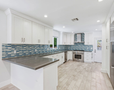 869 Warren Avenue - Photo Thumbnail 23