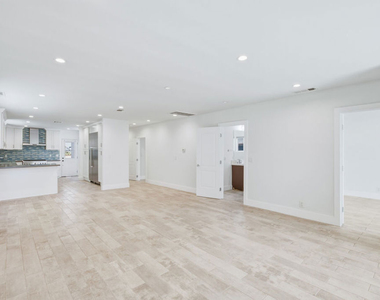 869 Warren Avenue - Photo Thumbnail 1