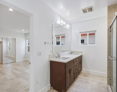 869 Warren Avenue - Photo Thumbnail 6