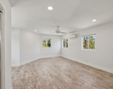 869 Warren Avenue - Photo Thumbnail 14