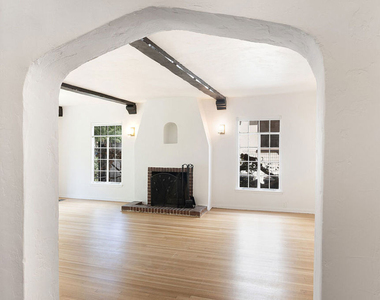342 N Orange Drive - Photo Thumbnail 3