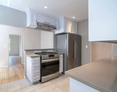 342 N Orange Drive - Photo Thumbnail 16