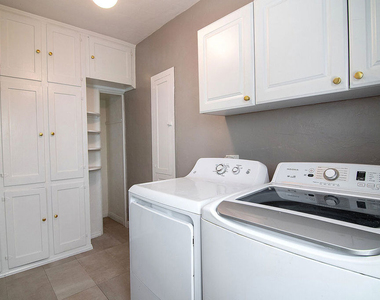 342 N Orange Drive - Photo Thumbnail 17