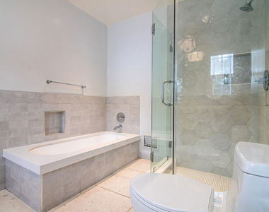 342 N Orange Drive - Photo Thumbnail 18