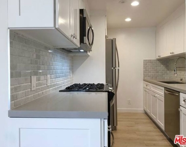 301 S Swall Drive - Photo Thumbnail 2