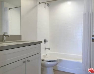 301 S Swall Drive - Photo Thumbnail 7