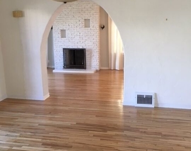 8124 Blackburn Avenue - Photo Thumbnail 2