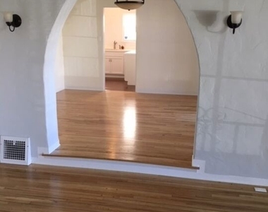 8124 Blackburn Avenue - Photo Thumbnail 13
