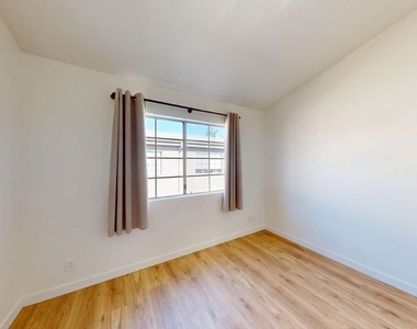 18347 Saticoy Street - Photo Thumbnail 29
