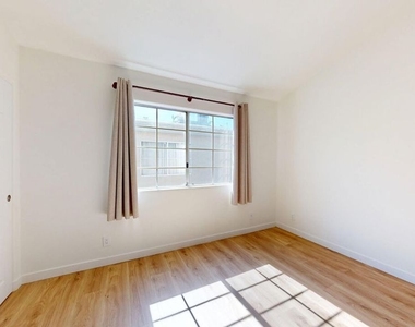 18347 Saticoy Street - Photo Thumbnail 25