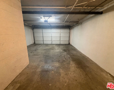 18347 Saticoy Street - Photo Thumbnail 34