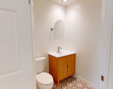 18347 Saticoy Street - Photo Thumbnail 24