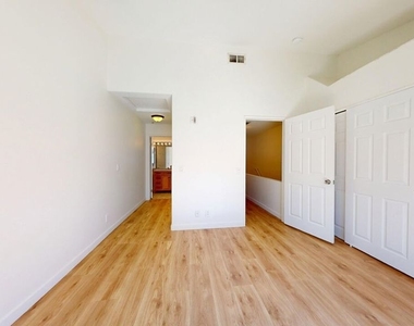 18347 Saticoy Street - Photo Thumbnail 26