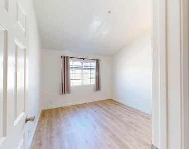 18347 Saticoy Street - Photo Thumbnail 13