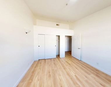 18347 Saticoy Street - Photo Thumbnail 14
