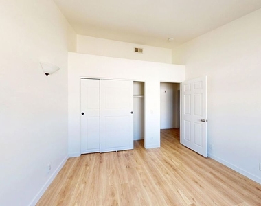 18347 Saticoy Street - Photo Thumbnail 31
