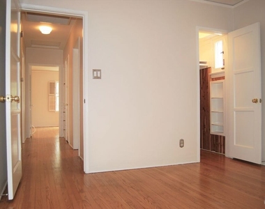4653 Farmdale Avenue - Photo Thumbnail 23