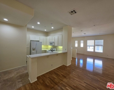 1133 Jewett Drive - Photo Thumbnail 4