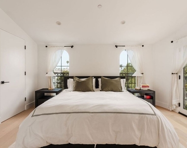1025 Euclid Street - Photo Thumbnail 23
