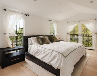 1025 Euclid Street - Photo Thumbnail 22