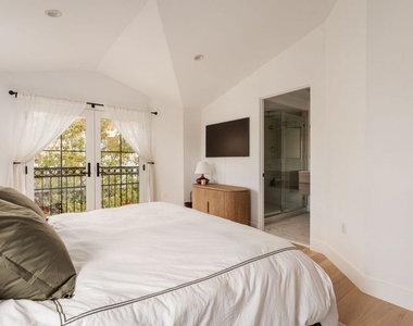 1025 Euclid Street - Photo Thumbnail 24