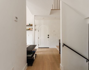 1025 Euclid Street - Photo Thumbnail 31