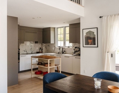 1025 Euclid Street - Photo Thumbnail 8