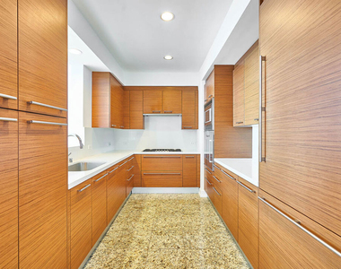 900 W Olympic Boulevard - Photo Thumbnail 8