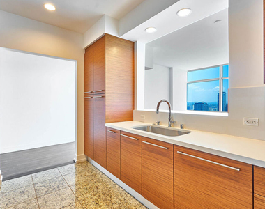 900 W Olympic Boulevard - Photo Thumbnail 11