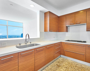 900 W Olympic Boulevard - Photo Thumbnail 9