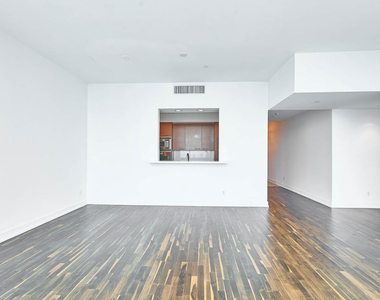 900 W Olympic Boulevard - Photo Thumbnail 4