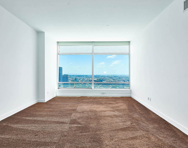900 W Olympic Boulevard - Photo Thumbnail 16