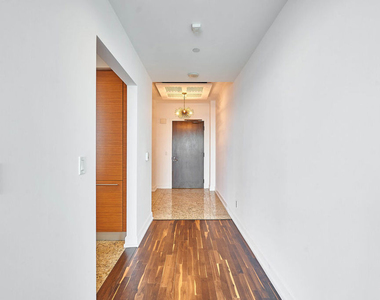 900 W Olympic Boulevard - Photo Thumbnail 5