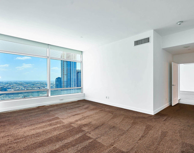 900 W Olympic Boulevard - Photo Thumbnail 17