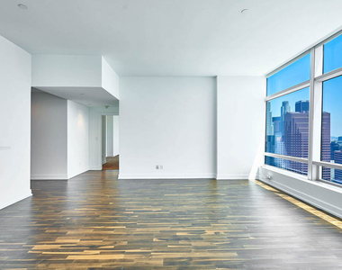 900 W Olympic Boulevard - Photo Thumbnail 3