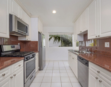 440 S Roxbury Drive - Photo Thumbnail 1