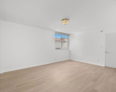 440 S Roxbury Drive - Photo Thumbnail 16