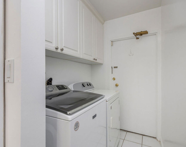 440 S Roxbury Drive - Photo Thumbnail 9